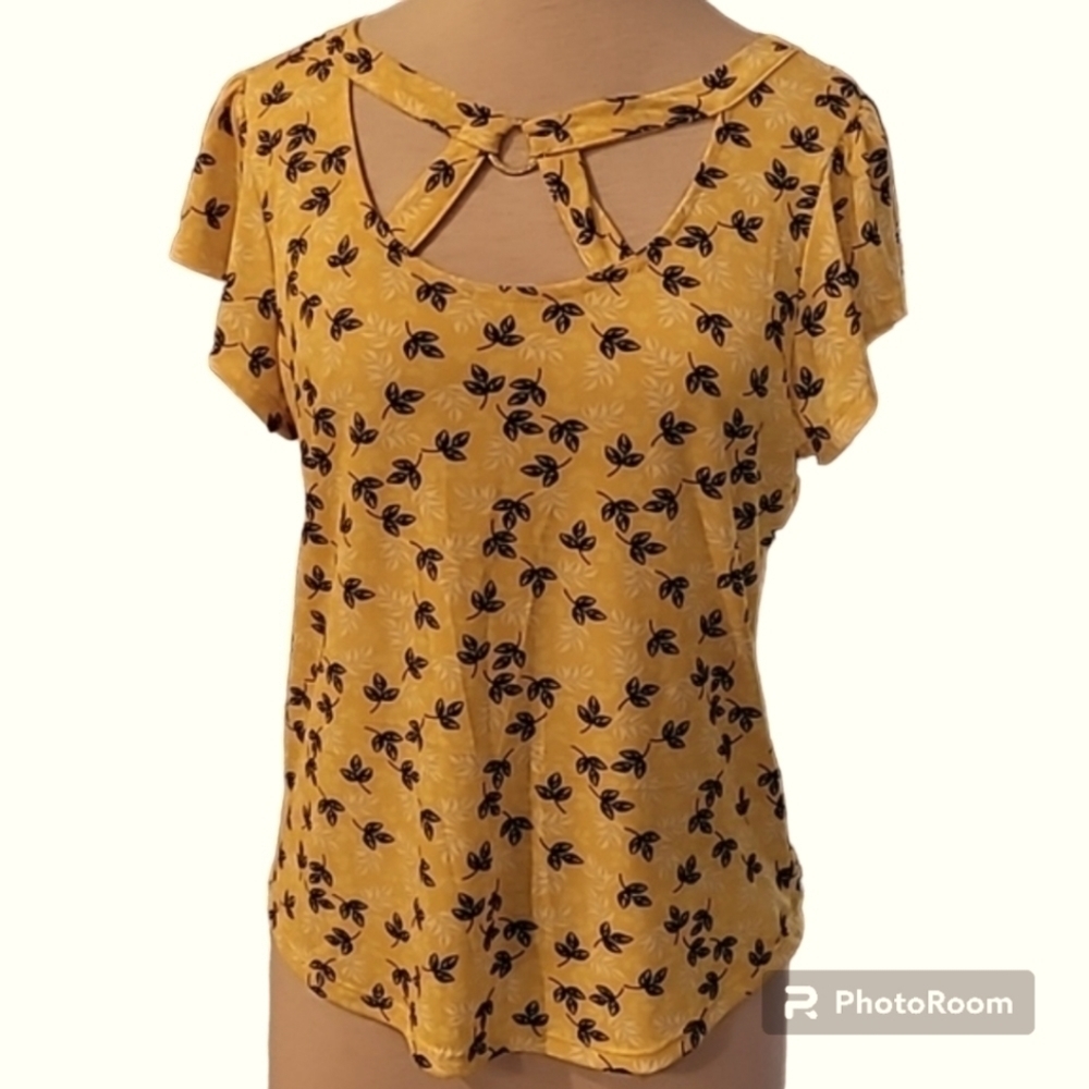 Adrienne Vittadini  yellow Blouse with leaf print. Stretchy material.  Like new